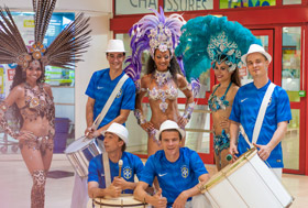 Musiciens et danseuses à Avallon dans l'Yonne