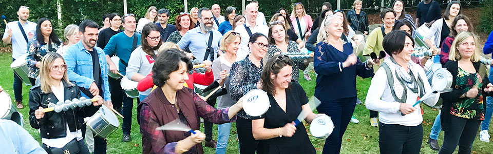 Team building percussions séminaire entreprise à Bruxelles