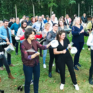 Team Building percussions agence Groupama Cours Charles Bricaud à Bordeaux 